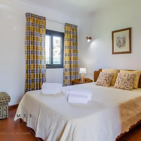 Greice Homes-650 Meters From The Beach, 4 Bedrooms For Holidays In Vilamoura-quarteira