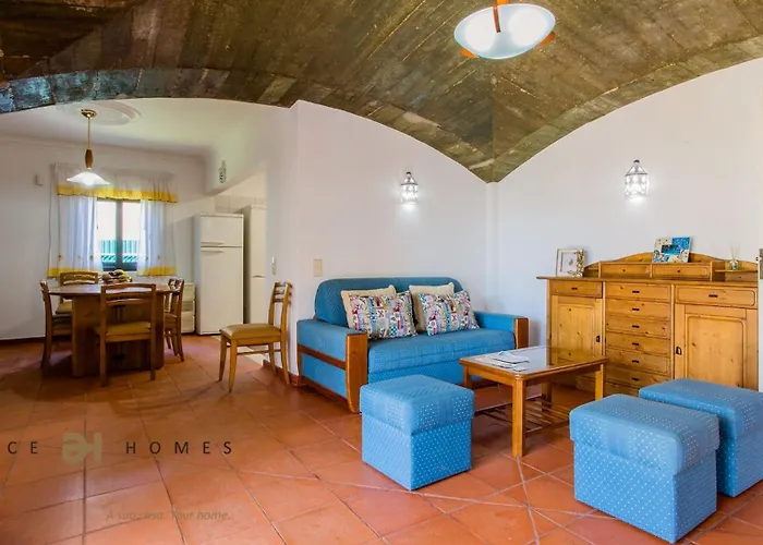 Greice Homes-650 Meters From The Beach, 4 Bedrooms For Holidays In Vilamoura-quarteira *
