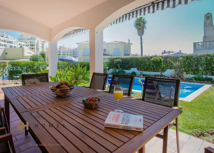 Greice Homes-650 Meters From The Beach, 4 Bedrooms For Holidays In Vilamoura-quarteira Feriehus *