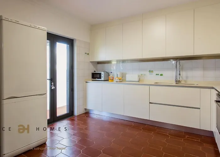 Greice Homes-650 Meters From The Beach, 4 Bedrooms For Holidays In Vilamoura-quarteira Ferienhaus