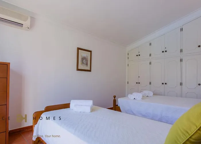 Feriehus Greice Homes-650 Meters From The Beach, 4 Bedrooms For Holidays In Vilamoura-quarteira
