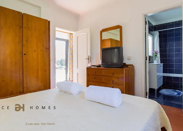 Greice Homes-650 Meters From The Beach, 4 Bedrooms For Holidays In Vilamoura-quarteira Ferienhaus *