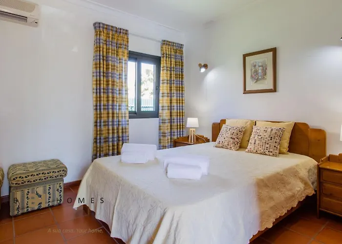 Greice Homes-650 Meters From The Beach, 4 Bedrooms For Holidays In Vilamoura-quarteira