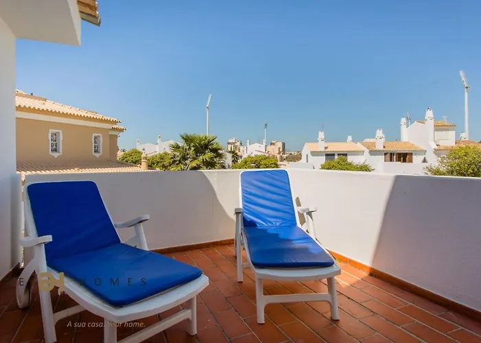 Greice Homes-650 Meters From The Beach, 4 Bedrooms For Holidays In Vilamoura-quarteira Feriehus