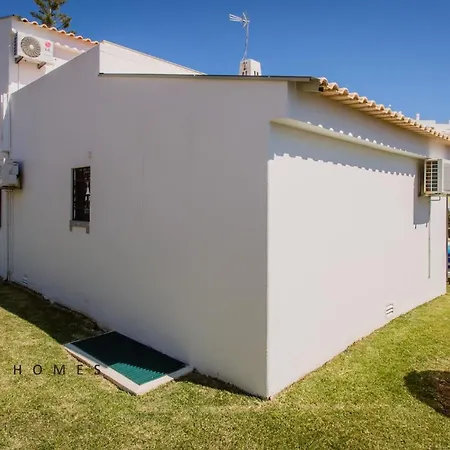 Greice Homes-650 Meters From The Beach, 4 Bedrooms For Holidays In Vilamoura-quarteira Quarteira