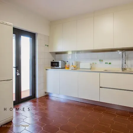 Greice Homes-650 Meters From The Beach, 4 Bedrooms For Holidays In Vilamoura-quarteira Vakantiehuis