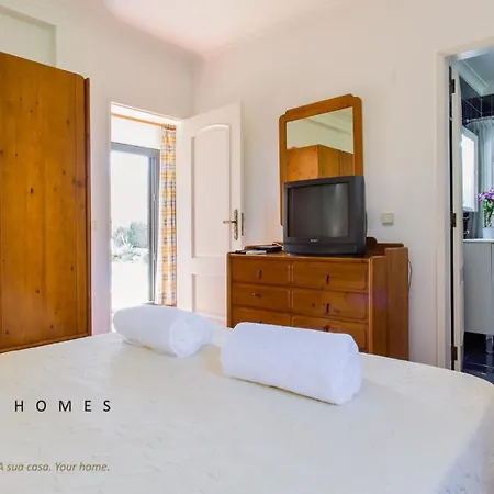 Greice Homes-650 Meters From The Beach, 4 Bedrooms For Holidays In Vilamoura-quarteira Hébergement de vacances *