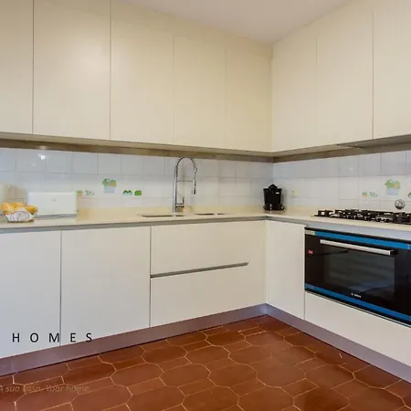 Hébergement de vacances Greice Homes-650 Meters From The Beach, 4 Bedrooms For Holidays In Vilamoura-quarteira Vilamoura