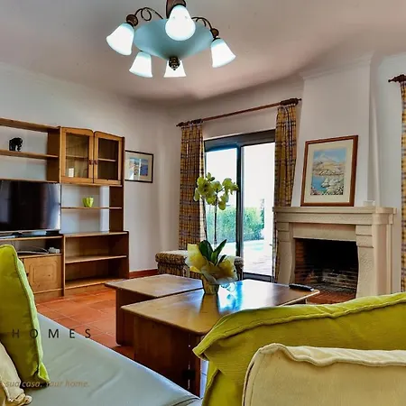 Greice Homes-650 Meters From The Beach, 4 Bedrooms For Holidays In Vilamoura-quarteira Hébergement de vacances *