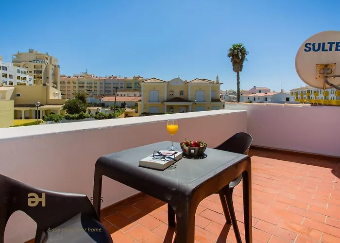 Greice Homes-650 Meters From The Beach, 4 Bedrooms For Holidays In Vilamoura-quarteira