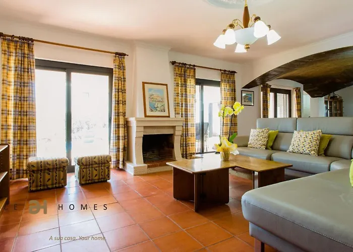Greice Homes-650 Meters From The Beach, 4 Bedrooms For Holidays In Vilamoura-quarteira 別荘 クアルテイラ