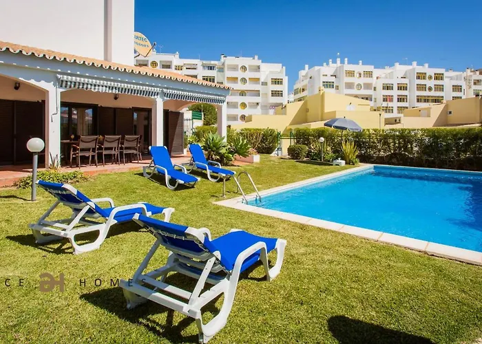 Greice Homes-650 Meters From The Beach, 4 Bedrooms For Holidays In Vilamoura-quarteira Quarteira