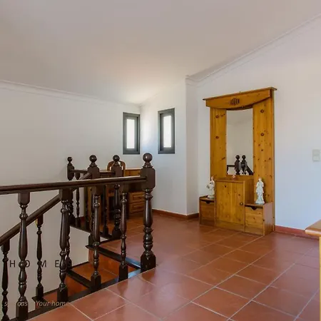 Greice Homes-650 Meters From The Beach, 4 Bedrooms For Holidays In Vilamoura-quarteira Vakantiehuis Quarteira